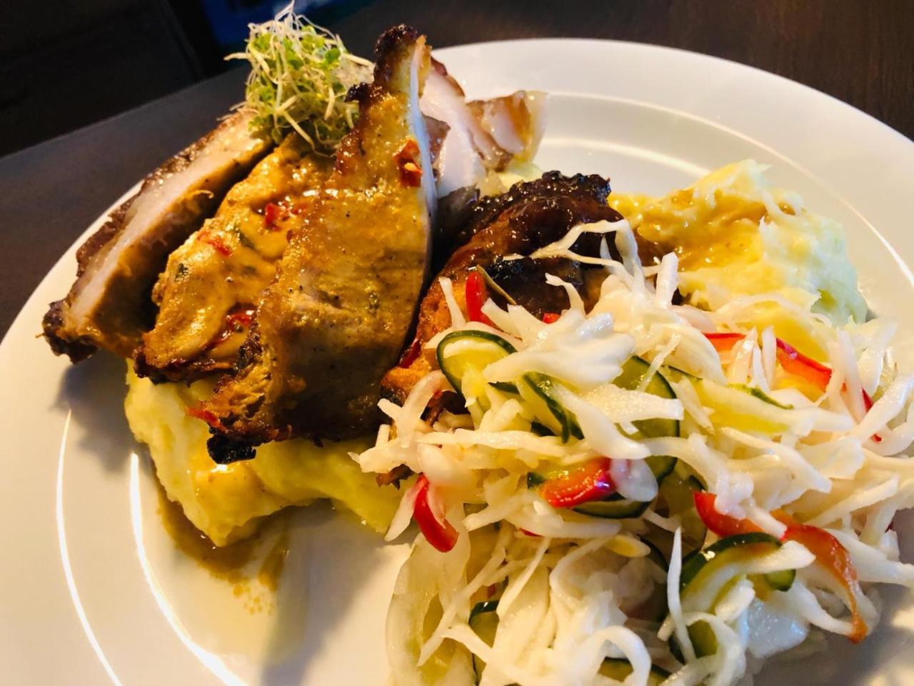 Penzion A Restauracia Hanisberg Korpona Kültér fotó