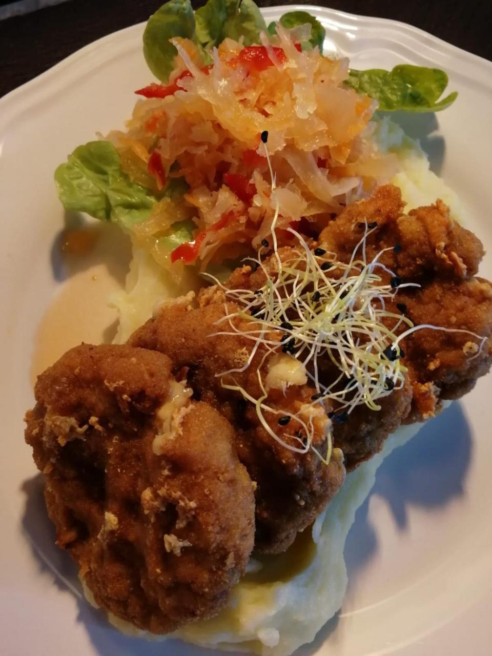 Penzion A Restauracia Hanisberg Korpona Kültér fotó