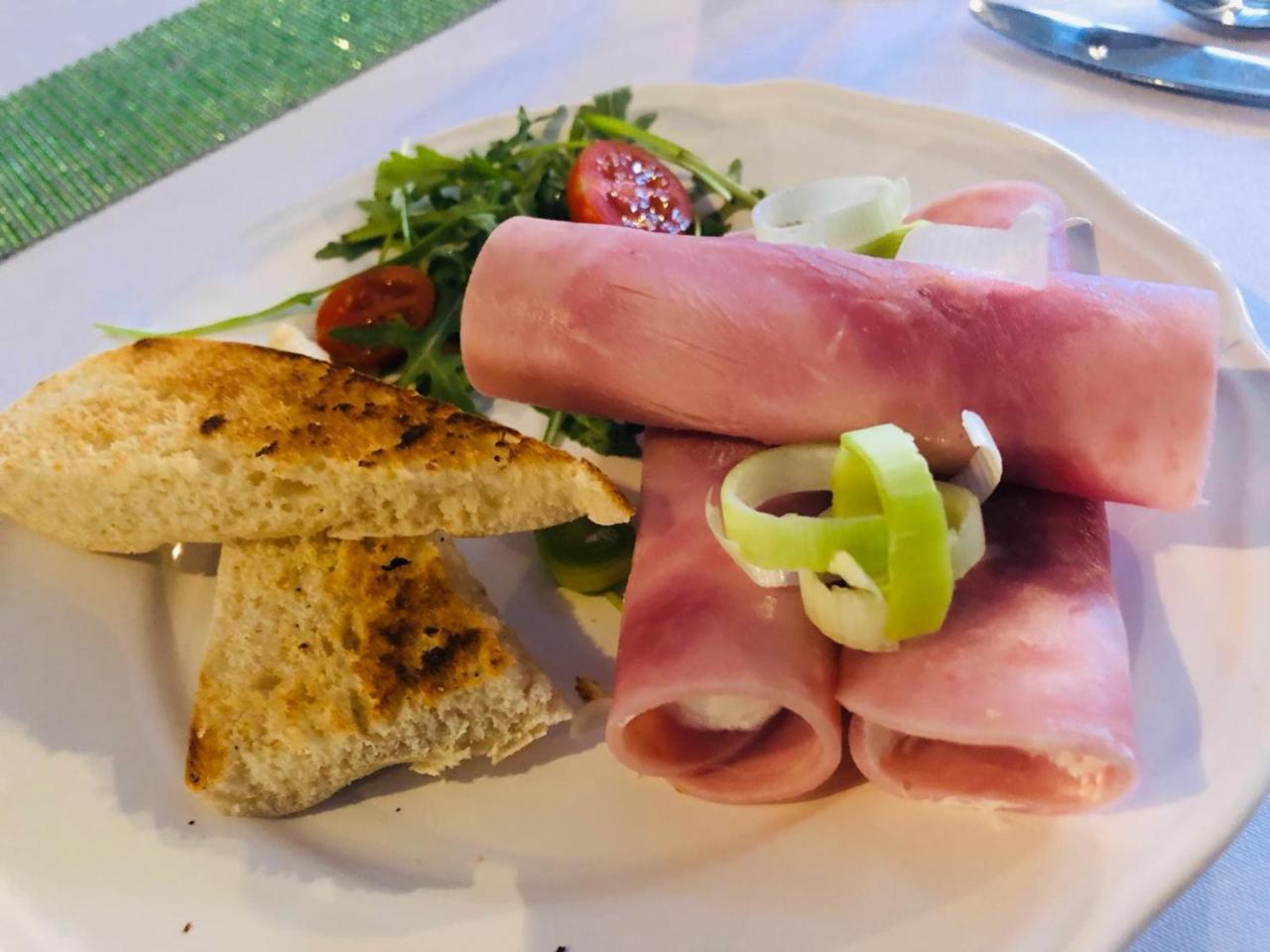 Penzion A Restauracia Hanisberg Korpona Kültér fotó